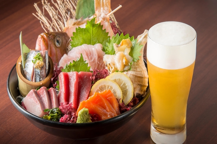 ビールと刺身盛り合わせ